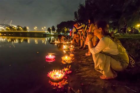  Legenda o Loy Krathong: O nieskończonej piękności refleksów i ulotności życia